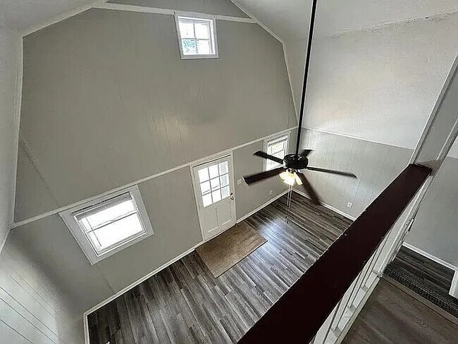 Building Photo - 3 Bedroom 1.5 Bathroom