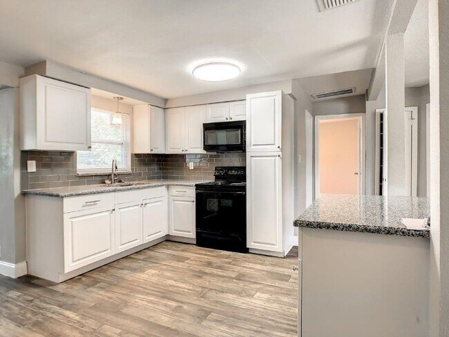 Building Photo - JUST REDUCED!!  Completely upgraded 3/1 1196 Sq. Ft. with recently renovated bathroom and kitchen...