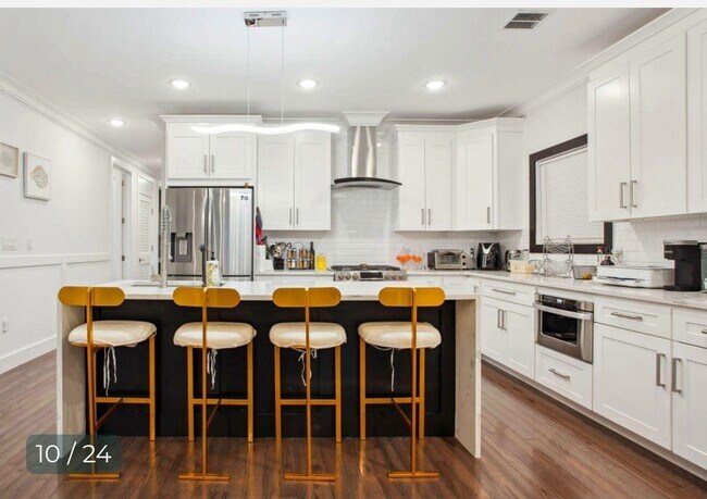 Building Photo - 65 Corbin Ave