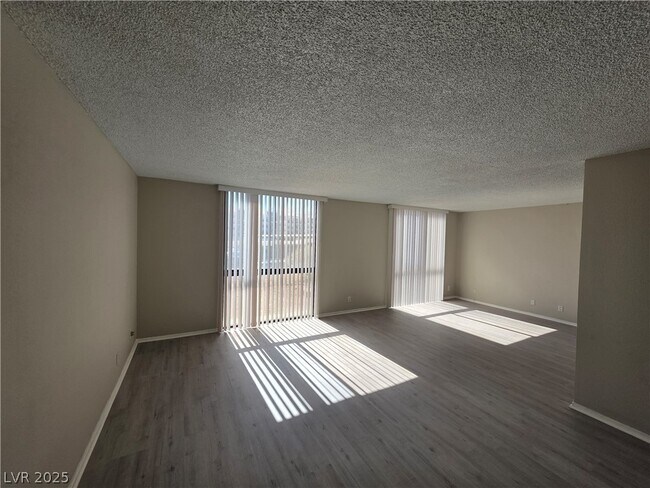 Building Photo - 3930 University Center Dr