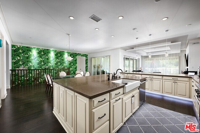 Building Photo - 9 Casaba Rd