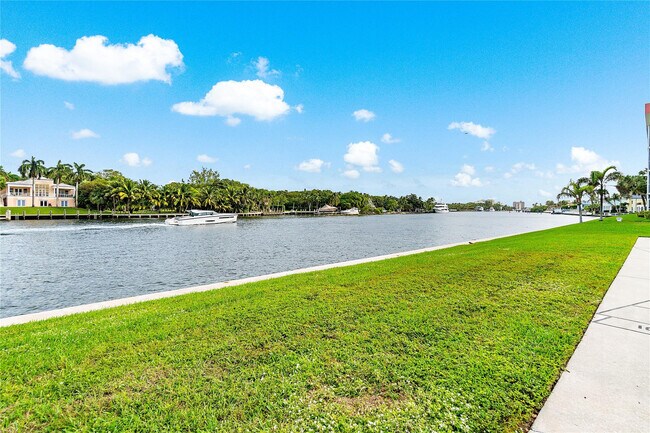 Building Photo - 3180 NE 48th Ct