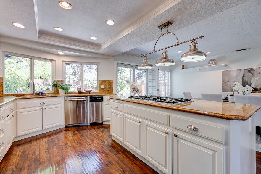 Building Photo - 3047 Montevideo Dr