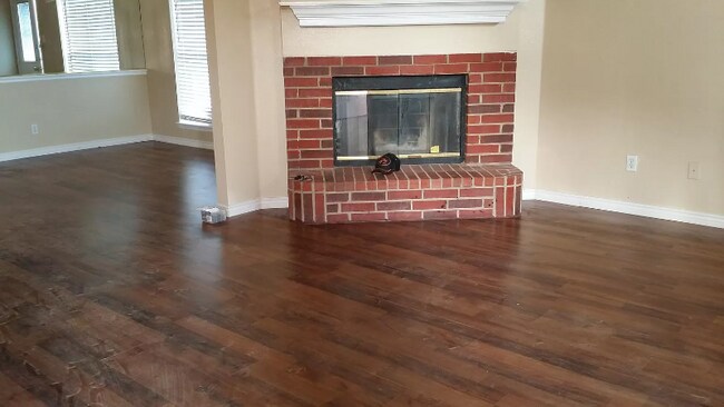 Building Photo - 2103 Pond View Ct