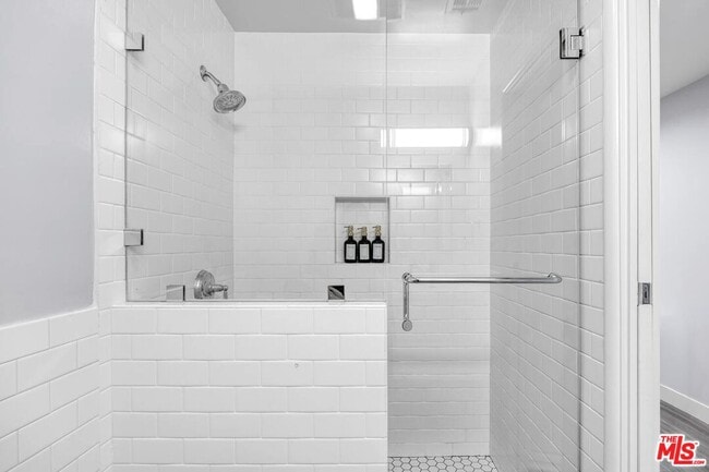 Building Photo - 5147 Fulton Ave