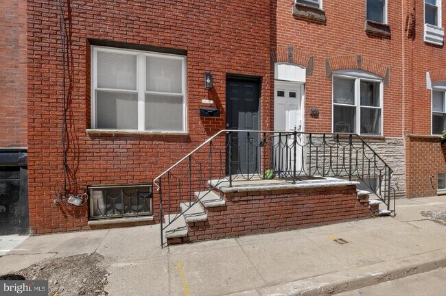 Building Photo - 2422 S Iseminger St