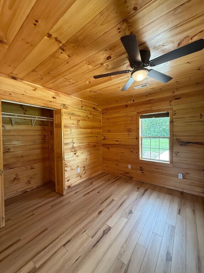 Building Photo - Updated 2 Bed 1 Bath Home in Mars Hill, NC!!