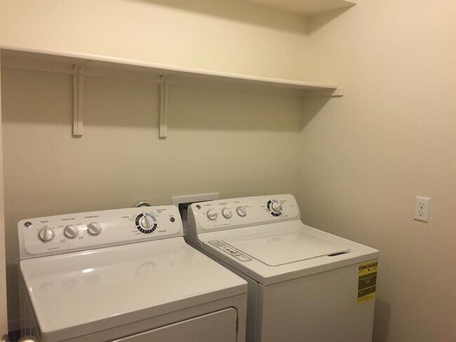 Building Photo - 384 Discovery