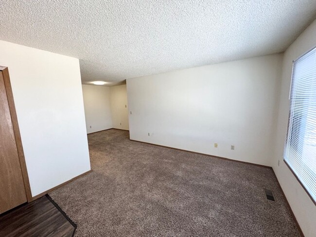 Building Photo - Discover Your New Home: 1-Bedroom, 1-Bathr...