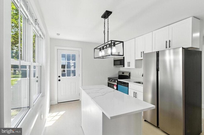 Building Photo - 821 S Woodlynn Rd
