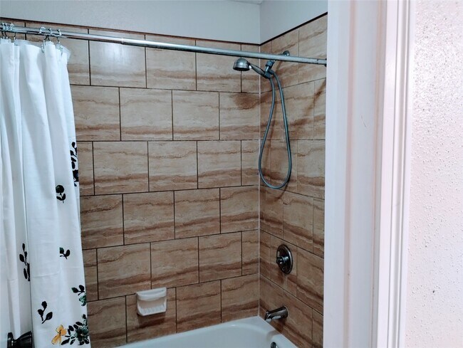 Building Photo - 11201 Lynbrook Dr