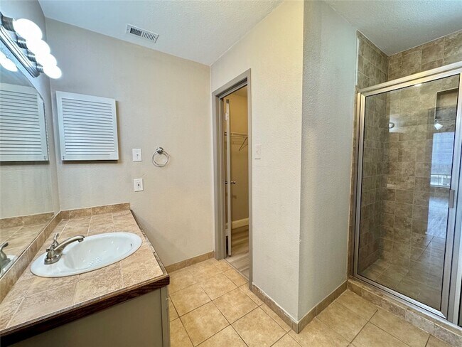 Building Photo - 5981 Arapaho Rd