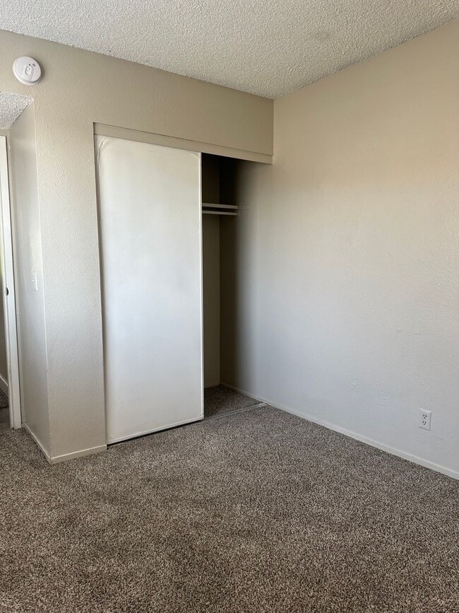 Building Photo - Three bedroom townhome with 2 car garage a...