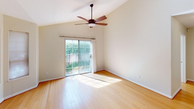 Building Photo - Nicely updated 2x2 Santa Rosa Home