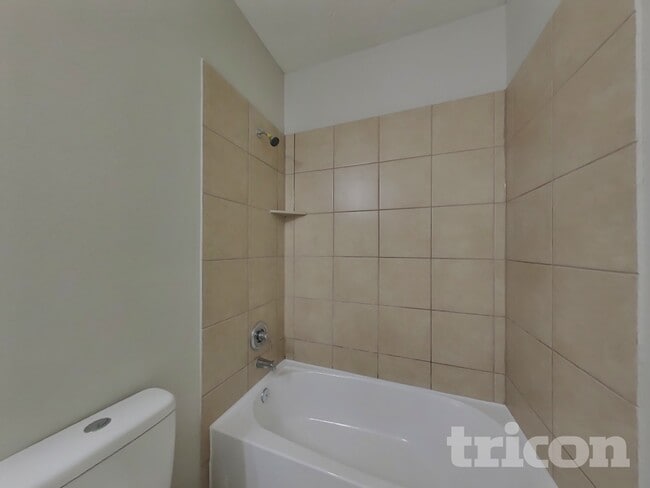 Building Photo - 210 Pequin Rd