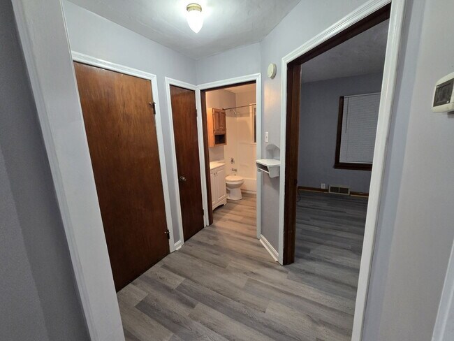 Building Photo - Spacious 3-Bedroom Rental in St. Louis! (Section 8 Welcome)