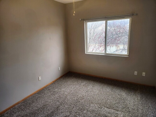 Building Photo - 1320 SE Florence Dr