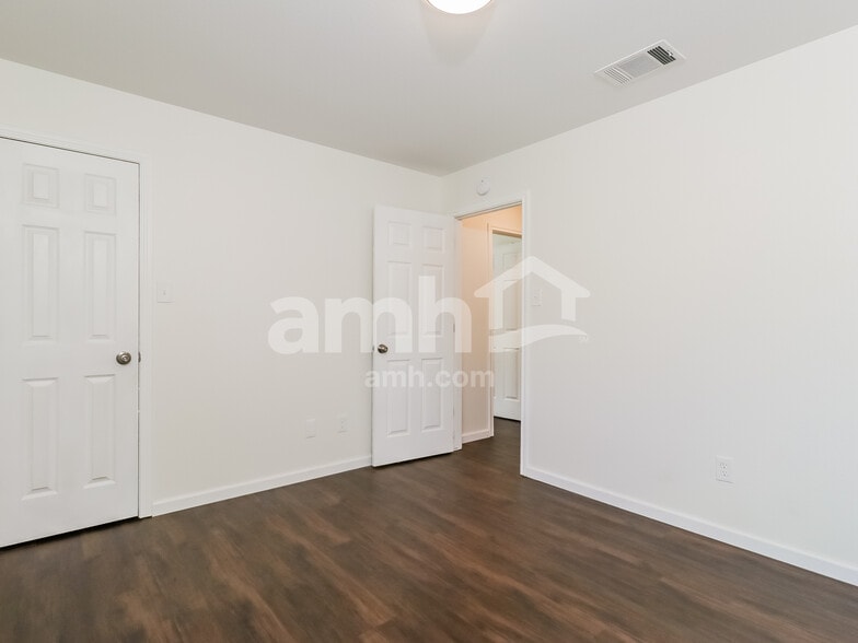 Building Photo - 118 Rinehardt St