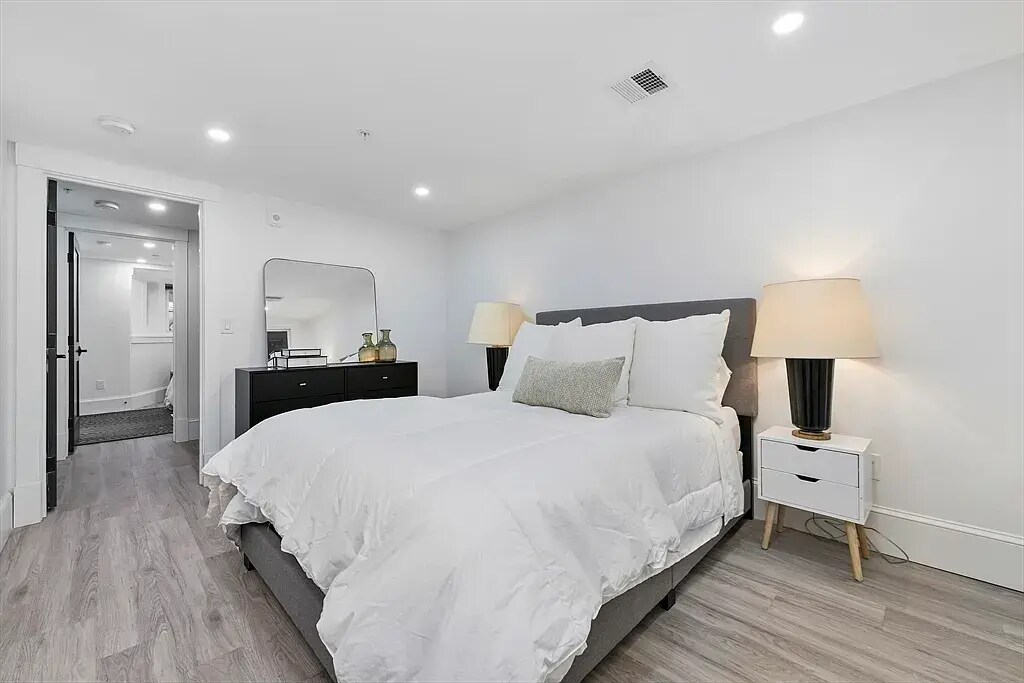 Building Photo - 28 Telegraph St