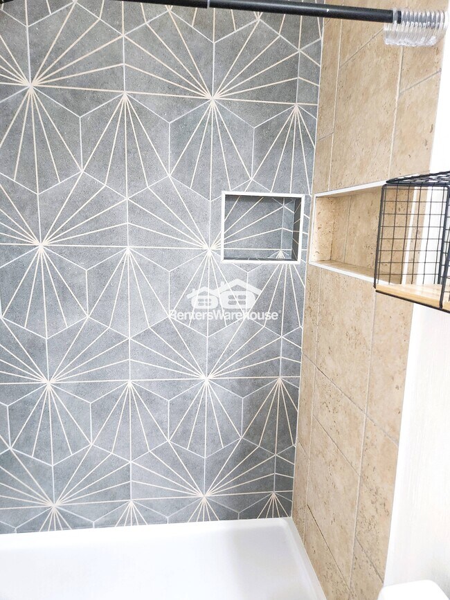 Building Photo - 6020 Carmen Blvd