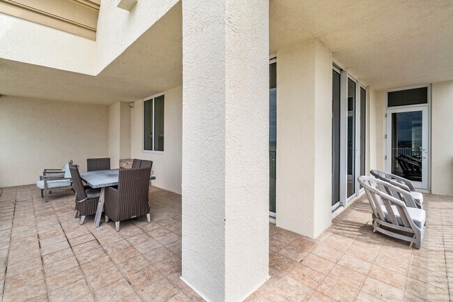 Building Photo - 3800 N Ocean Dr