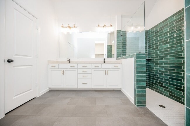 Building Photo - 42514 Summer Crst Rd