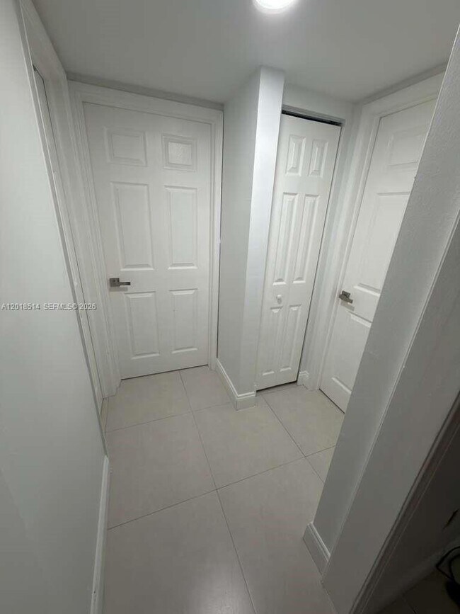 Building Photo - 9451 Evergreen Pl