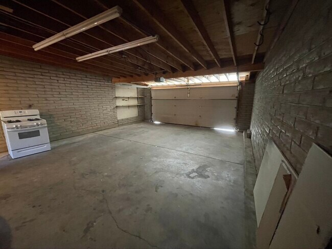 Building Photo - 7655 E Tulip Tree St