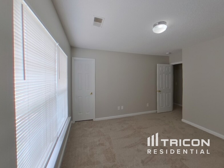 Building Photo - 3 Wild Iris Ct