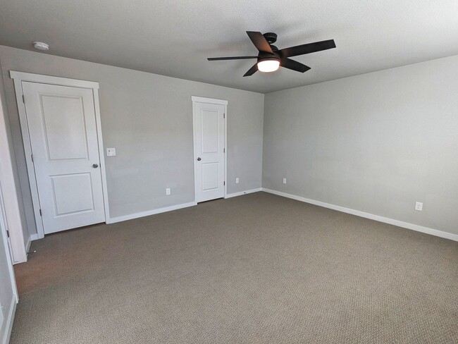 Building Photo - 3 Bedroom, 2.5 Bathroom with two car garage