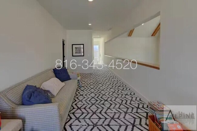 Building Photo - Fully Furnished Short or Mid Term Rental