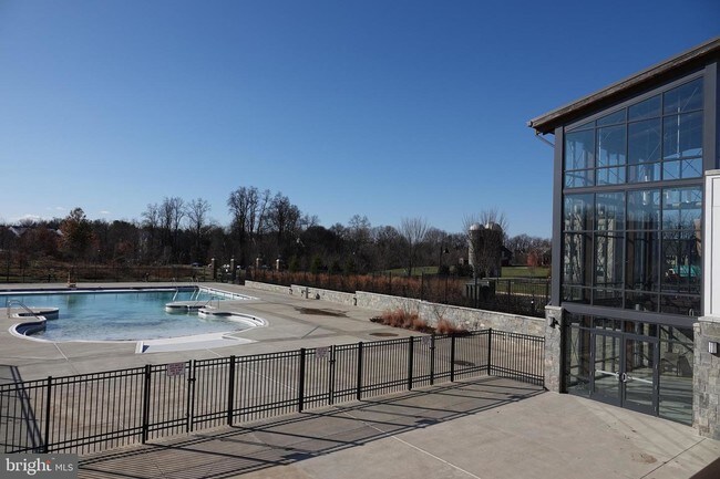 Building Photo - 210 Decoverly Dr