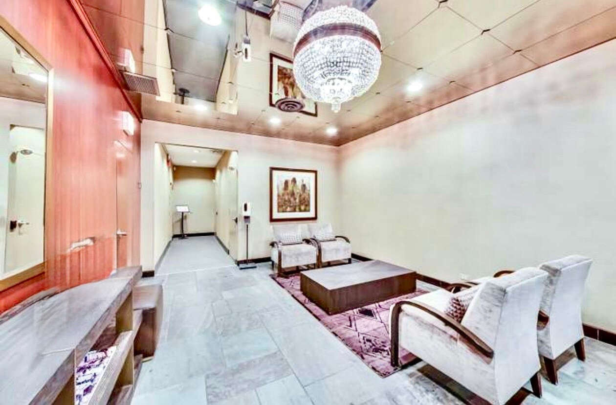 Building Photo - 129 E Bellevue Pl