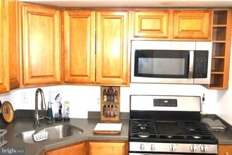 Building Photo - 5934 Mayflower Ct