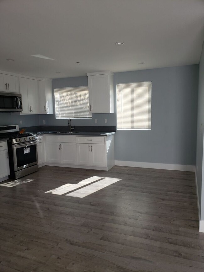 Building Photo - 33(1635)