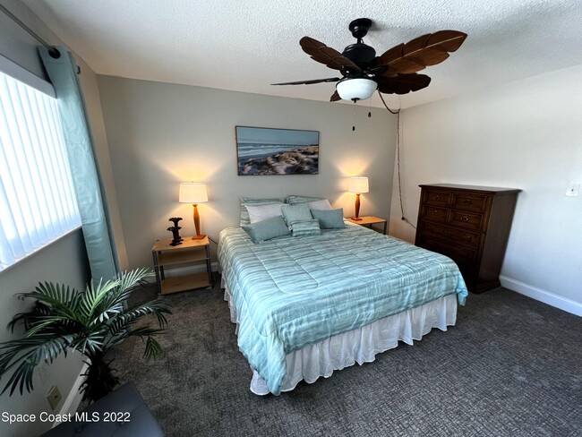 Building Photo - 7101 Ridgewood Ave