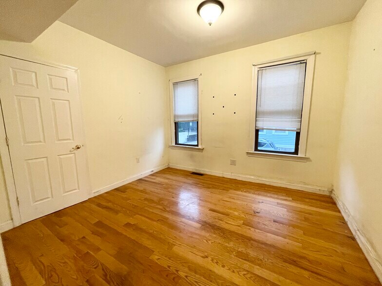 Building Photo - 1568 Tremont St