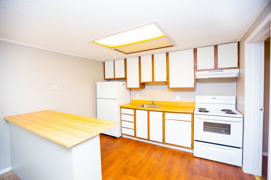 Primary Photo - Carriage Hill Apartments