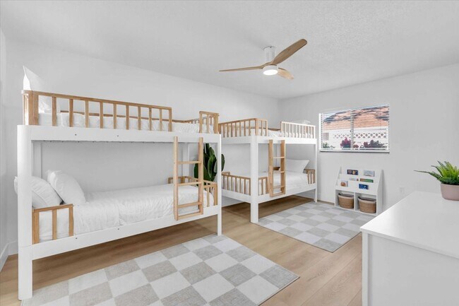 Building Photo - 5BR New Pool 10 min from Beach Fully Furnished