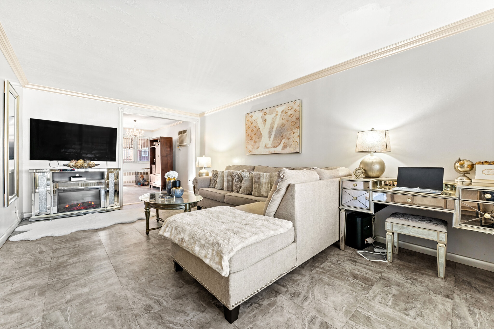 Building Photo - 1318 E 58th St