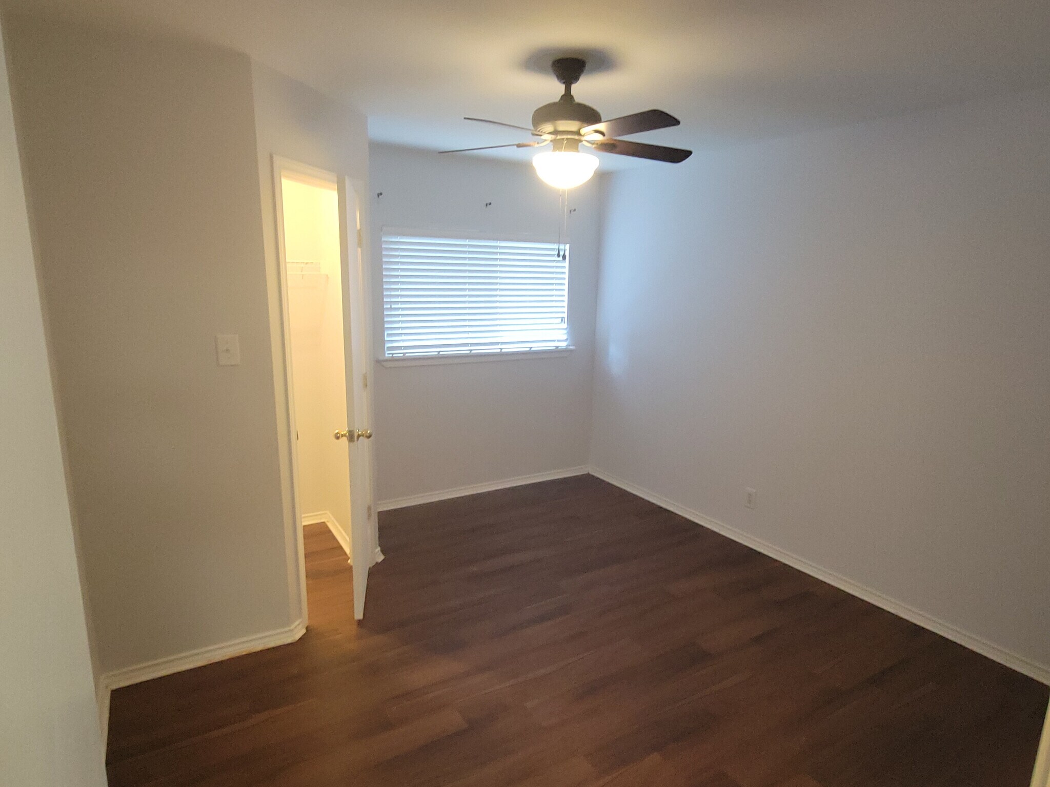 Building Photo - Room in House on Ceremony Cove