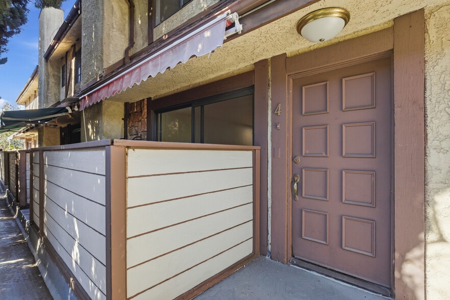 Building Photo - 1348 N Orange Dr