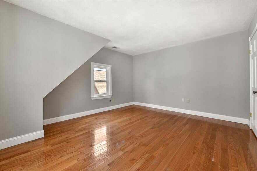 Building Photo - 70 Topliff St