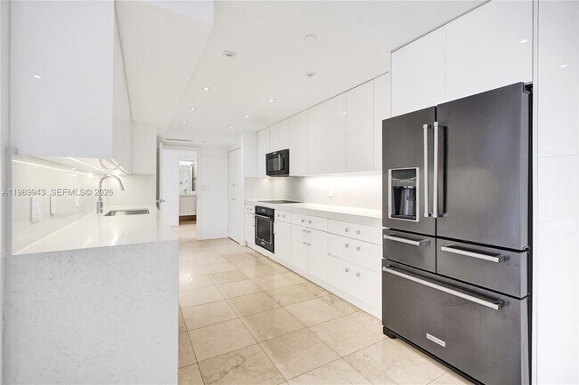 Building Photo - 10175 Collins Ave