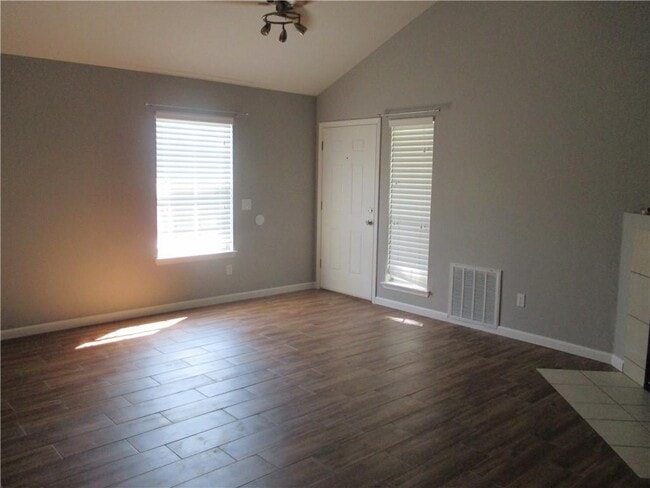 Building Photo - 2203 Chanel St