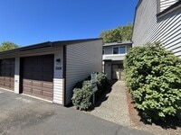 Building Photo - 2Bd/2Ba Unit Located in a Lovely Private Neighborhood in Happy Valley ~ Detached Garage, Washer &...