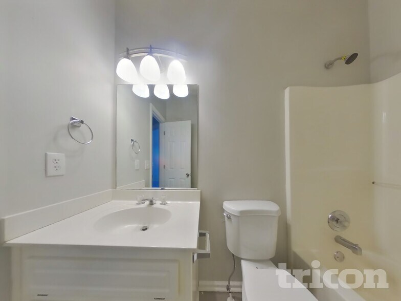 Building Photo - 2030 Township Dr