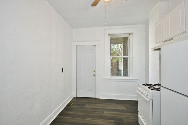 Building Photo - 511 Main St