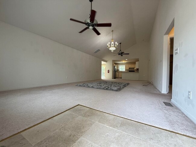 Building Photo - 2 Club House Ln