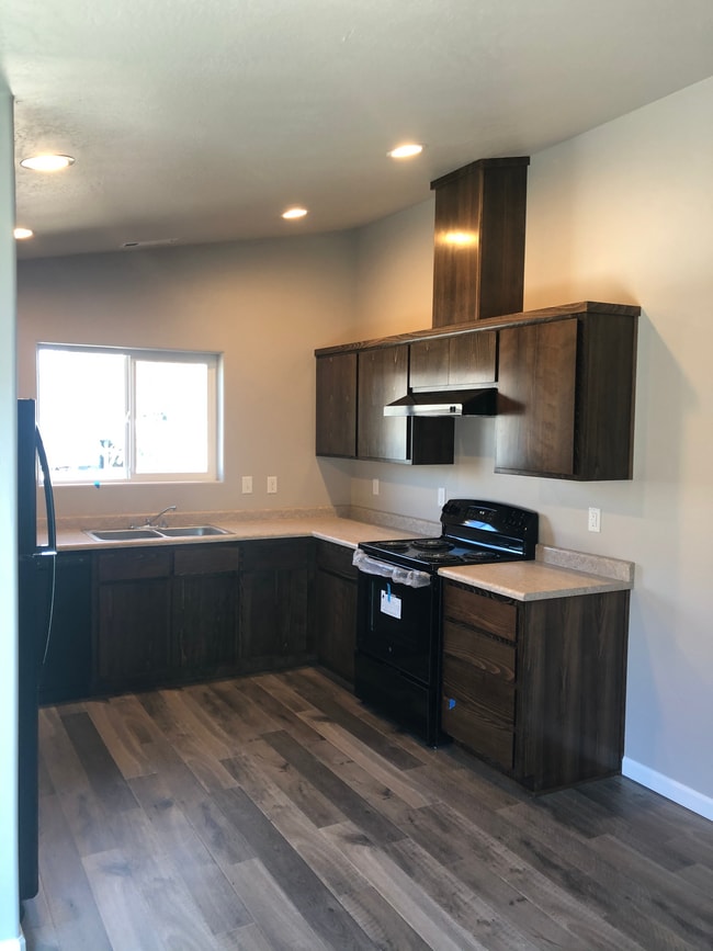 Kitchen - 1675 Grand Ave